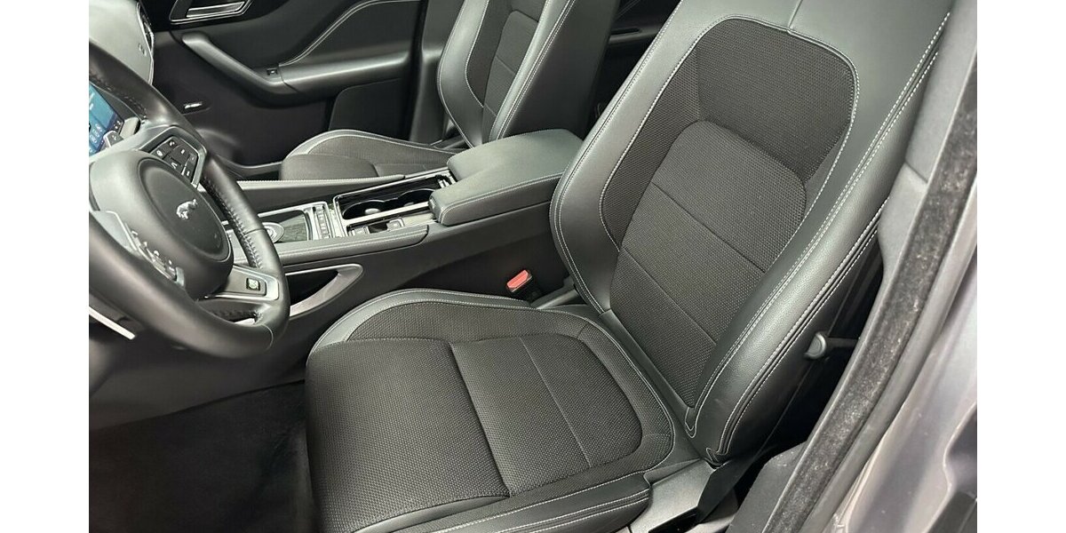 Jaguar F-Pace 3,0 D AWD R-Sport +AHK+Panorama+Navi+Kamera 92.200 km 28.990 &euro; Jaderberg 26349