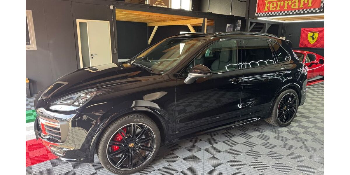 Porsche Cayenne 6.677 km 67.500 &euro; Korb 71404