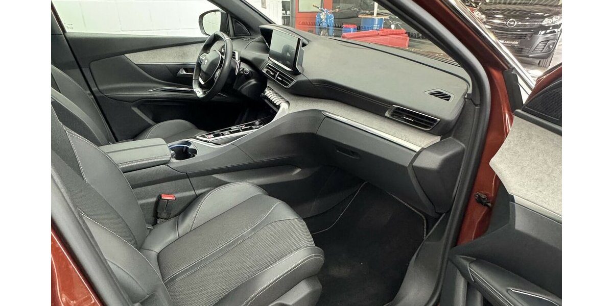 Peugeot 5008 GT 130 BlueHDi 1.Hand Panorama 7 Sitze 29.300 km 28.690 &euro; Lich 35423