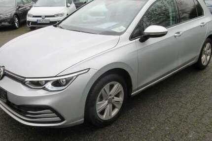 VW Golf Life 1.5 eTSI DSG NAVI PANO KAMERA LED+ ACC e 46.720 km 21.988 &euro; Bergkamen 59192