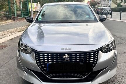 Peugeot 208 28.000 km 12.000 &euro; berlin 12163