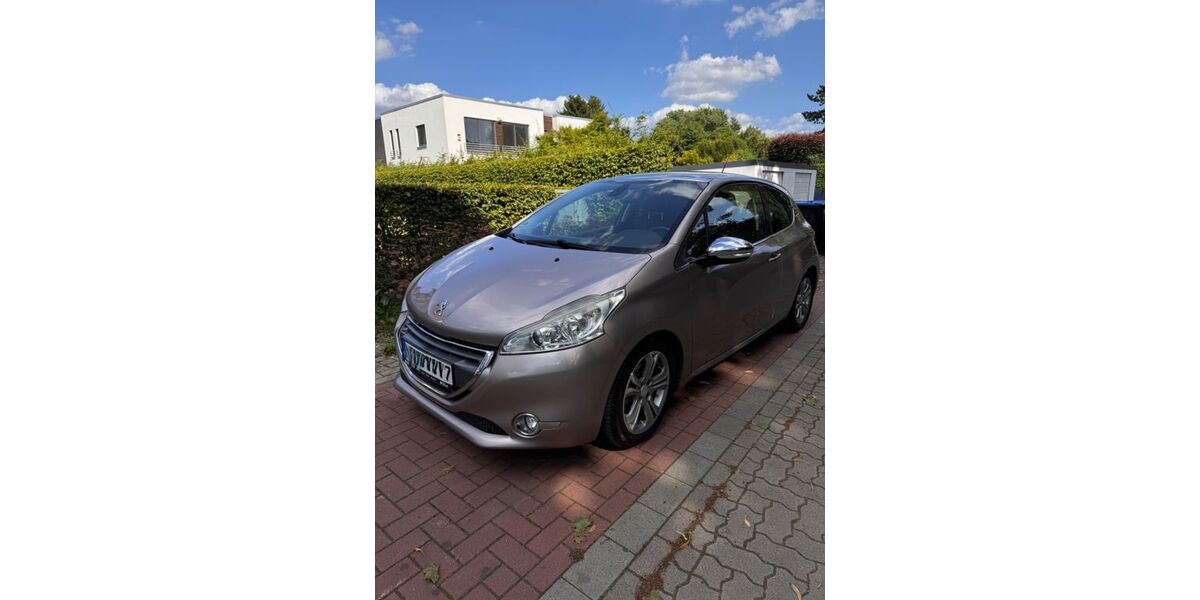 Peugeot 208 135.000 km 5.600 &euro; Meerbusch 40667