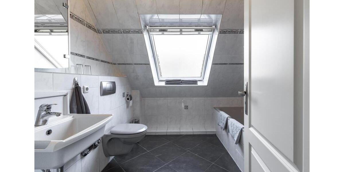 Etagenwohnung Norderstedt - 5 Zimmer, 146 m&sup2;, 1.990&euro; | Angebot:25792572