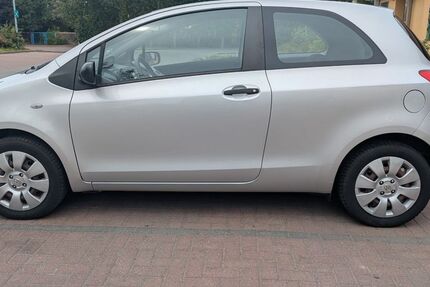 Toyota Yaris 121.200 km 4.200 &euro; Berlin 10119