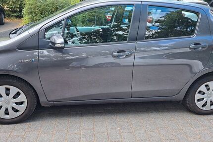 Toyota Yaris 40.801 km 11.499 &euro; Troisdorf 53842