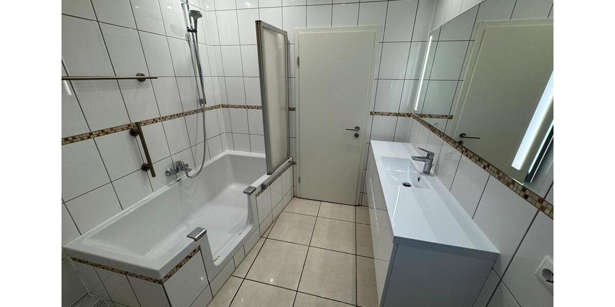 Dachgeschoßwohnung Gernsheim - 4 Zimmer, 86 m&sup2;, 1.250&euro; | Angebot:24565690