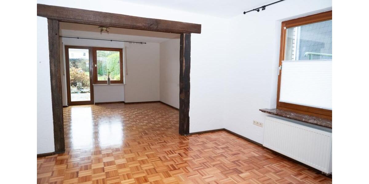 Einfamilienhaus Bad Wünnenberg - 14 Zimmer, 330 m&sup2;, 420.000&euro; | Angebot:24292514