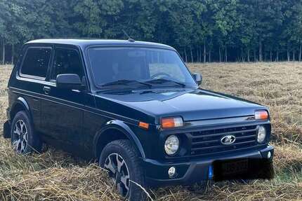 Lada Niva 80.300 km 9.500 &euro; Göda/Hodźij 02633