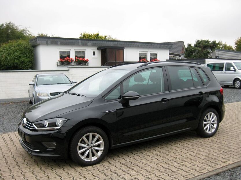 VW Golf Sportsvan 107.000 km 8.990 € Niederzier 52382