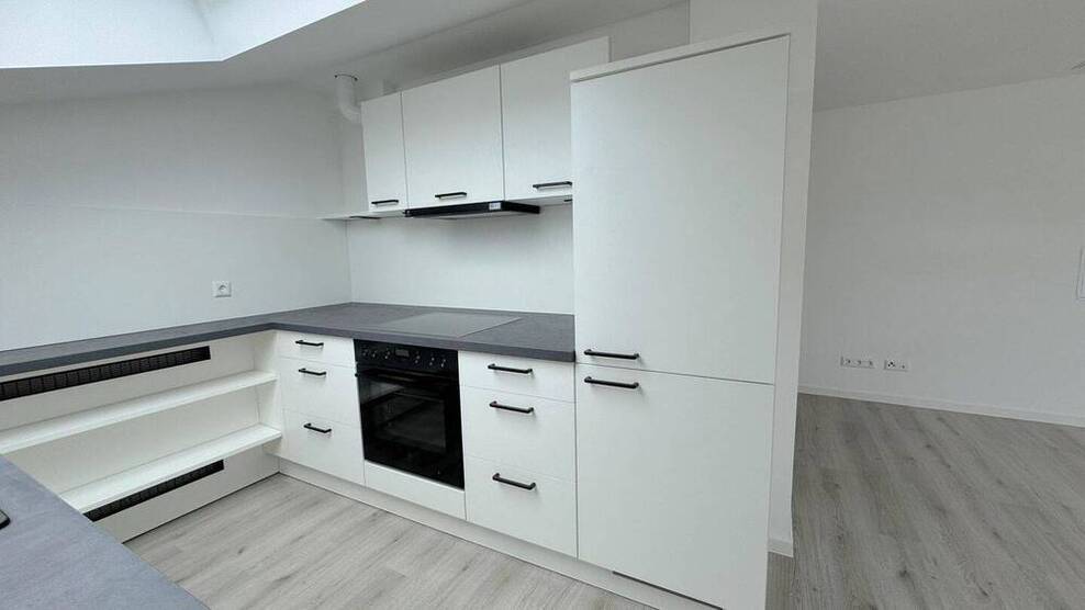 Elegantes Wohnen auf neuem Niveau - 3 Zimmer, stilvoll saniert mit neuer EBK- Erstbezug!