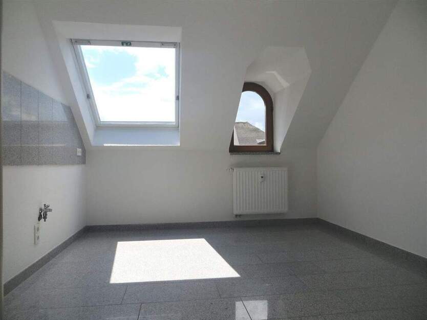 Moderne, sehr gemütliche 1-RaumWohnung im Dachgeschoss mit Tageslichtbad