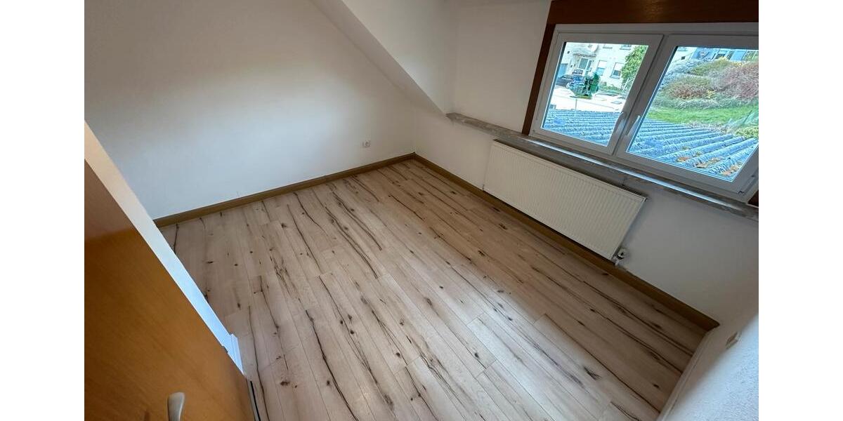 Dachgeschoßwohnung Marpingen - 3 Zimmer, 90 m&sup2;, 700&euro; | Angebot:26021107