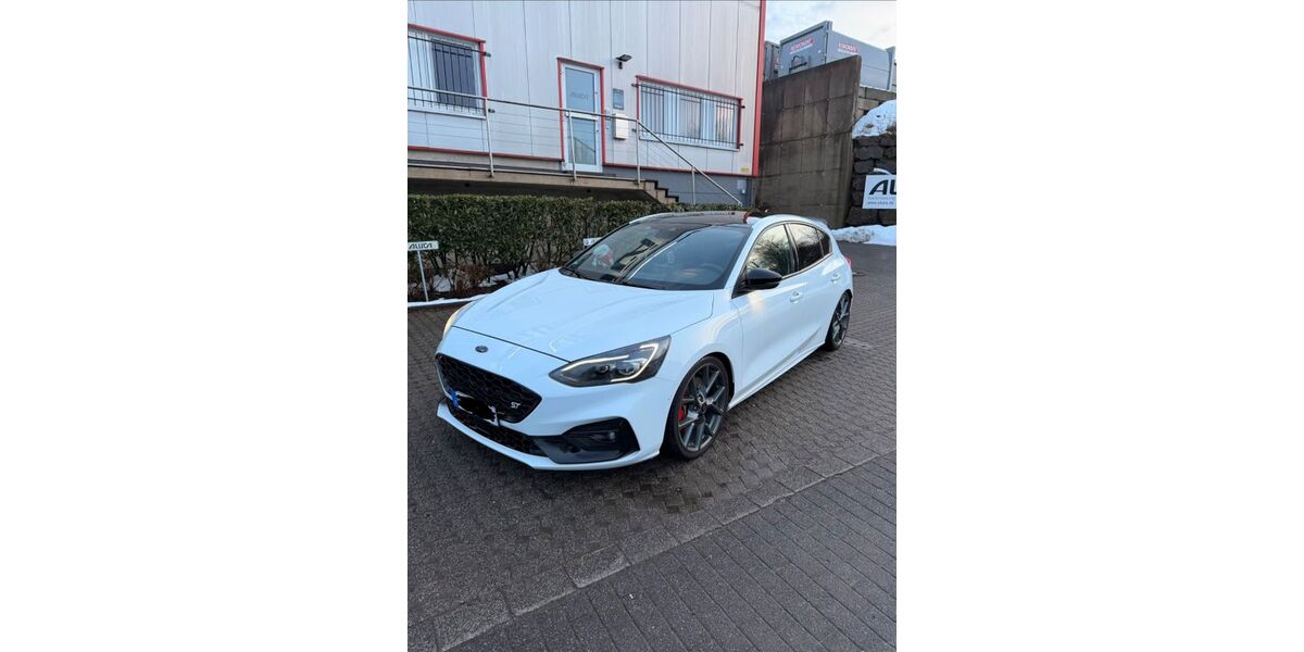 Ford Focus 38.000 km 28.950 &euro; Bergneustadt 51702
