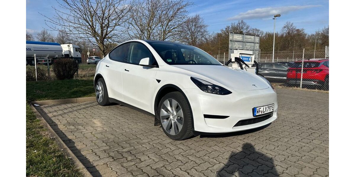 Tesla Model Y 99.700 km 27.490 &euro; Wolfenbüttel 38304