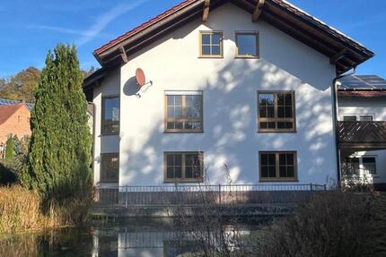 Einfamilienhaus mit Garagen, Garten und eigenem Teich zur Miete 6.5 zimmer