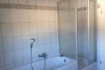 3 ZKBD Dachgeschoß-Wohnung mit Badewanne und Dusche, knapp 90 qm zimmer