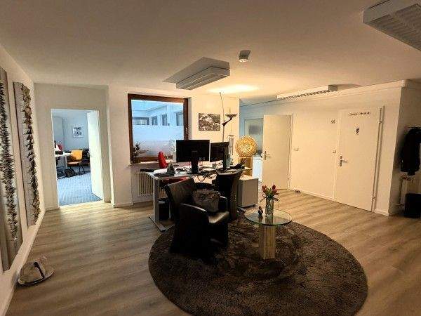 Gewerbeobjekt Lauf - 8 Zimmer, 213 m&sup2;, 2.112&euro; | Angebot:25267882