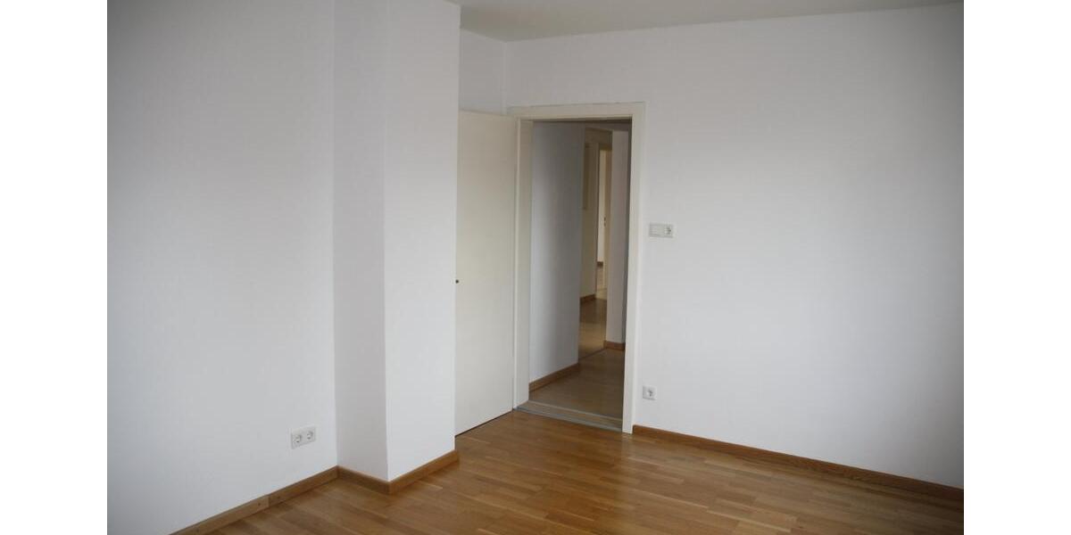 Etagenwohnung Neutraubling - 3.5 Zimmer, 85 m&sup2;, 1.150&euro; | Angebot:25148487