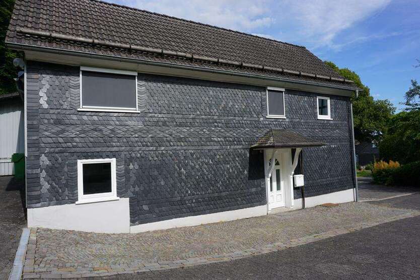Haus zum Mieten in Wiehl 800 € 103 m²