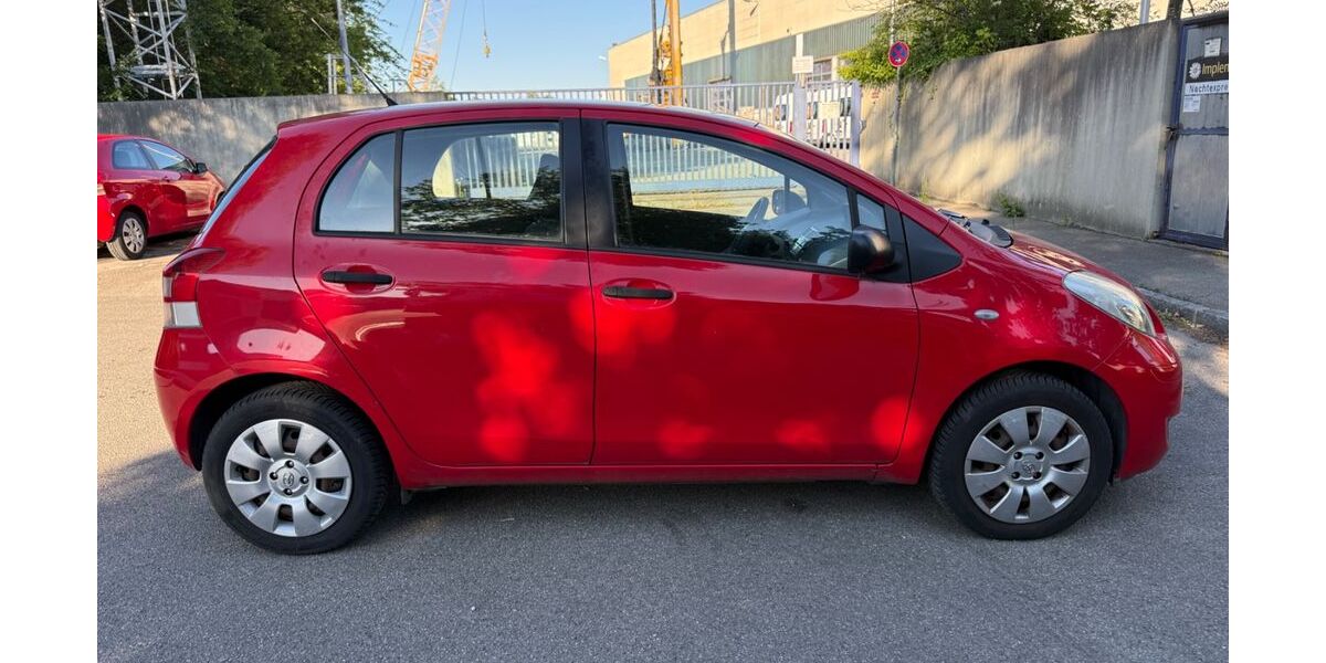 Toyota Yaris 124.432 km 3.400 &euro; Emmering 82275