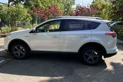 Toyota RAV 4 117.000 km 18.700 &euro; Berlin 10245