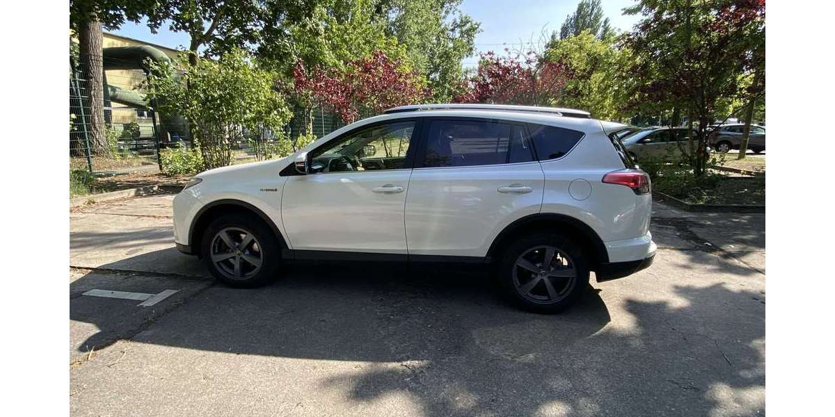 Toyota RAV 4 117.000 km 18.700 &euro; Berlin 10245