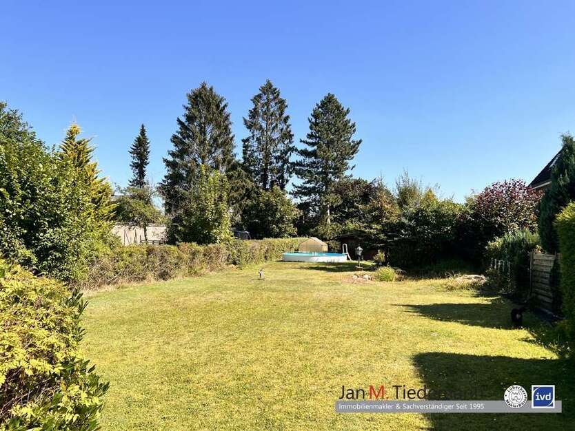 Grundstück zu verkaufen in Groß Grönau 299.000 € 830 m²
