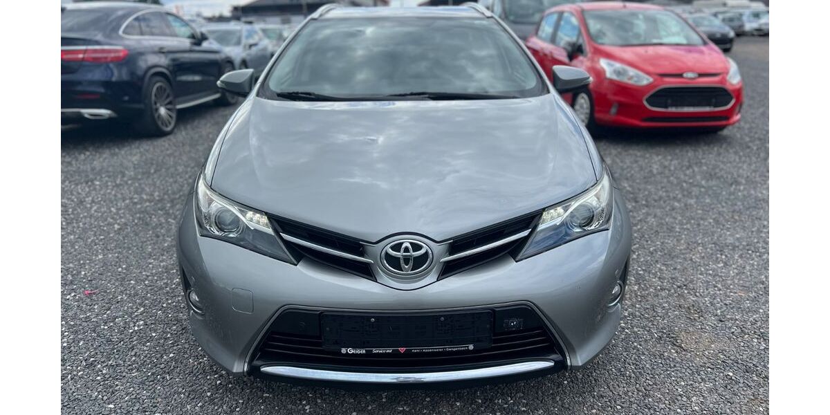 Toyota Auris 130.672 km 8.900 &euro; Nürnberg, Mittelfranken - Wetzendorf 90425