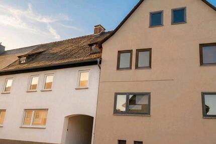 Haus Cornberg - 9 Zimmer, 240 m&sup2;, 155.000&euro; | Angebot:26879302