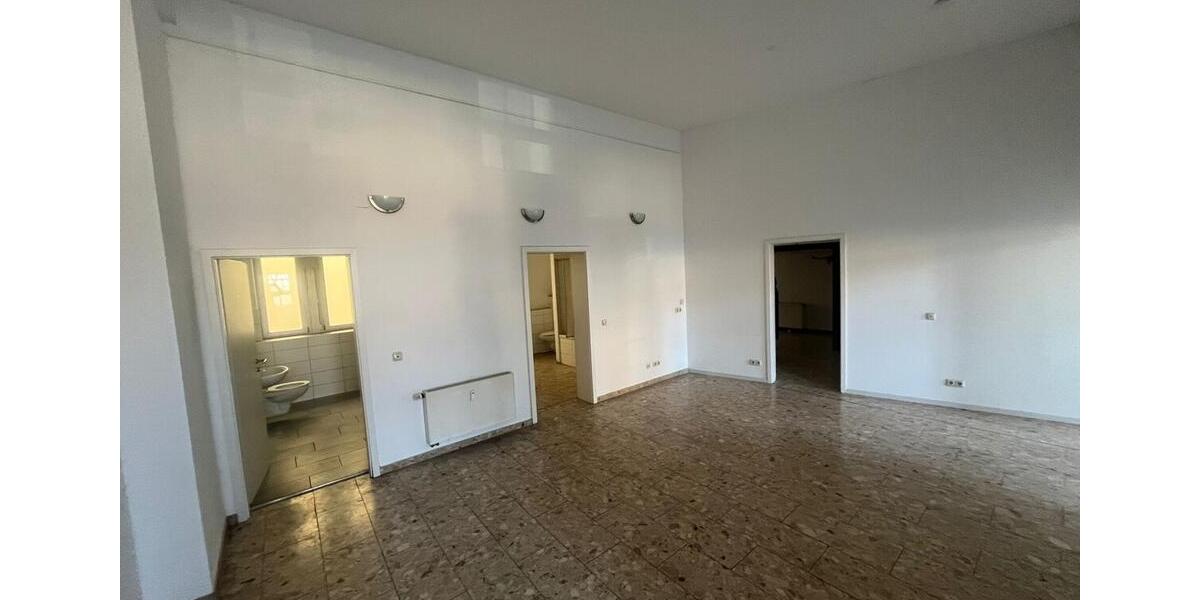 Erdgeschoßwohnung Erfurt - 4 Zimmer, 150 m&sup2;, 1.400&euro; | Angebot:25515319