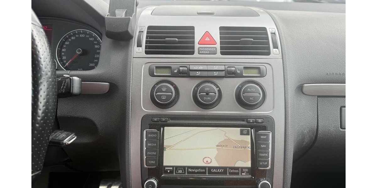 VW Touran 2.0 TDI DSG R-Line Edition Xenon Navi 223.500 km 7.500 &euro; Altdorf 84032