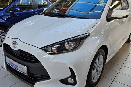 Toyota Yaris 15.440 km 16.890 &euro; Paderborn 33104