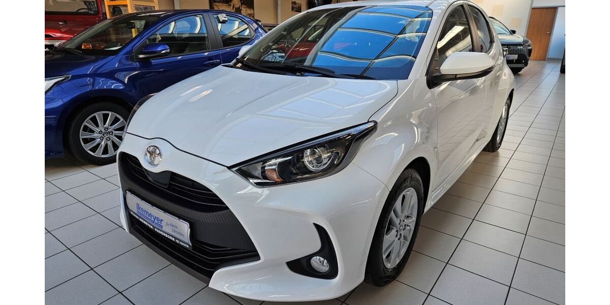 Toyota Yaris 15.440 km 16.890 &euro; Paderborn 33104