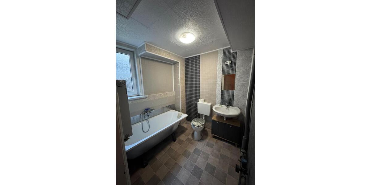 Großes Einfamilienhaus mit Grundstück – 200 m² – ab sofort frei 7 zimmer