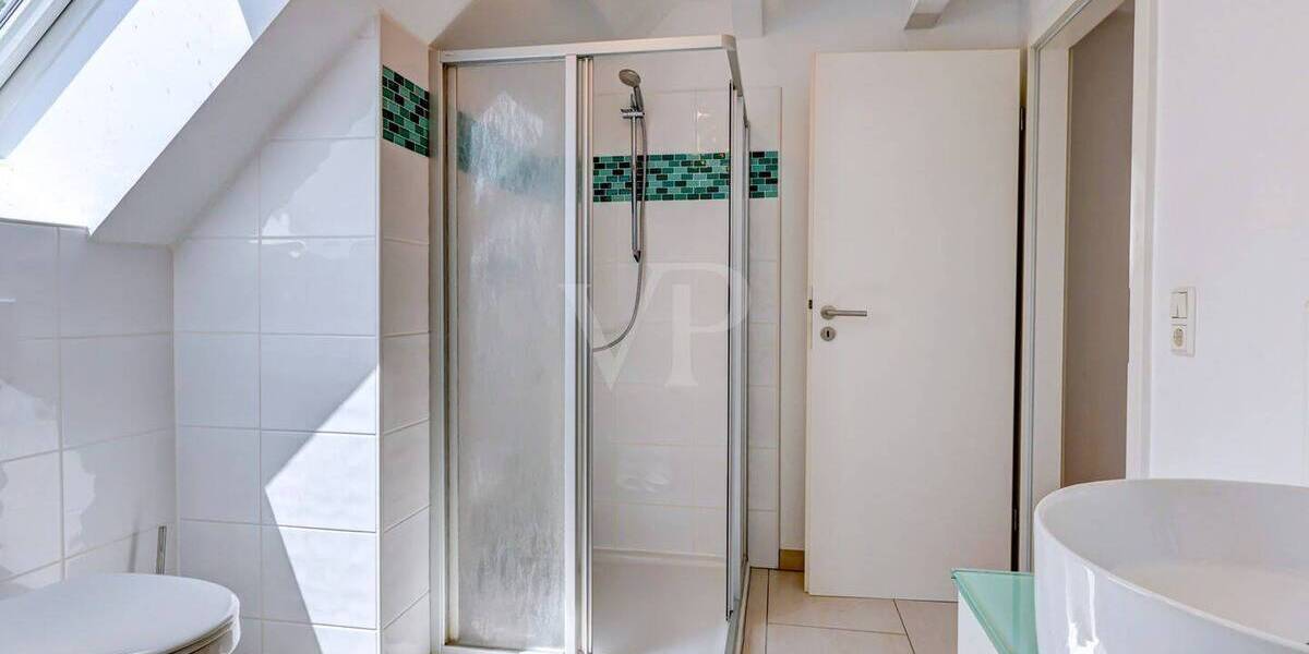 Mehrfamilienhaus, Wohnhaus Kronberg im Taunus Kronberg - 5 Zimmer, 180 m&sup2;, 2.400&euro; | Angebot:25939639