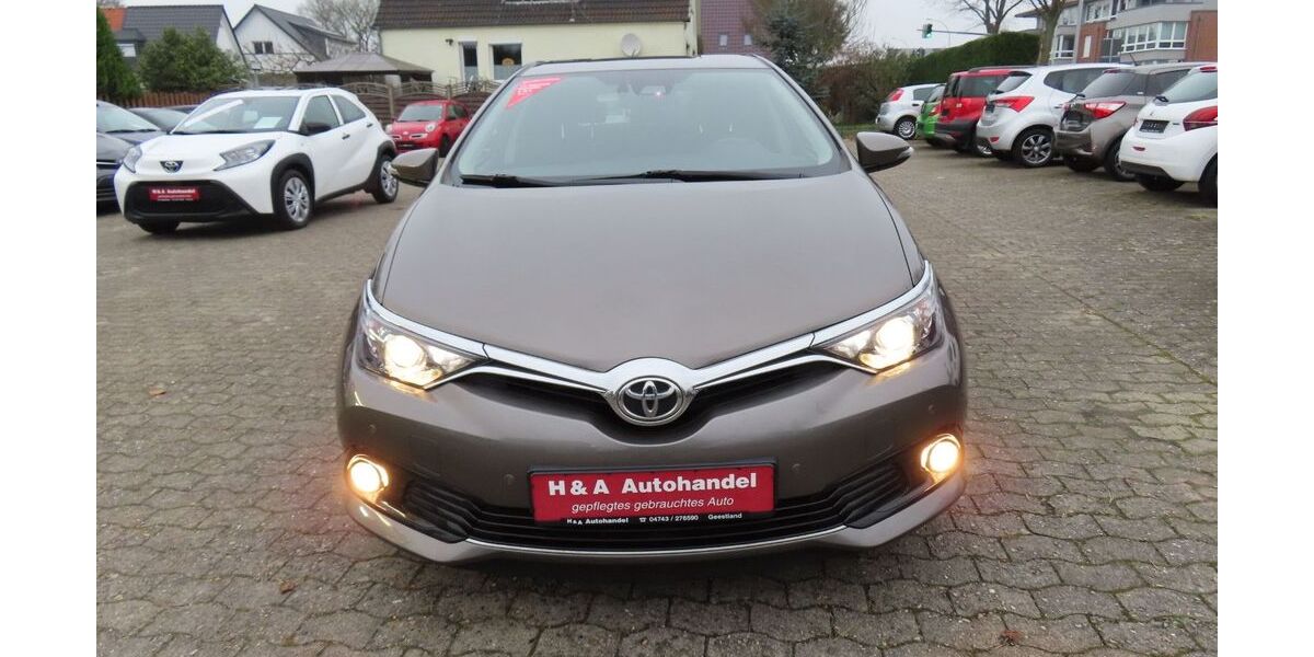 Toyota Auris 82.328 km 11.499 &euro; Geestland 27607