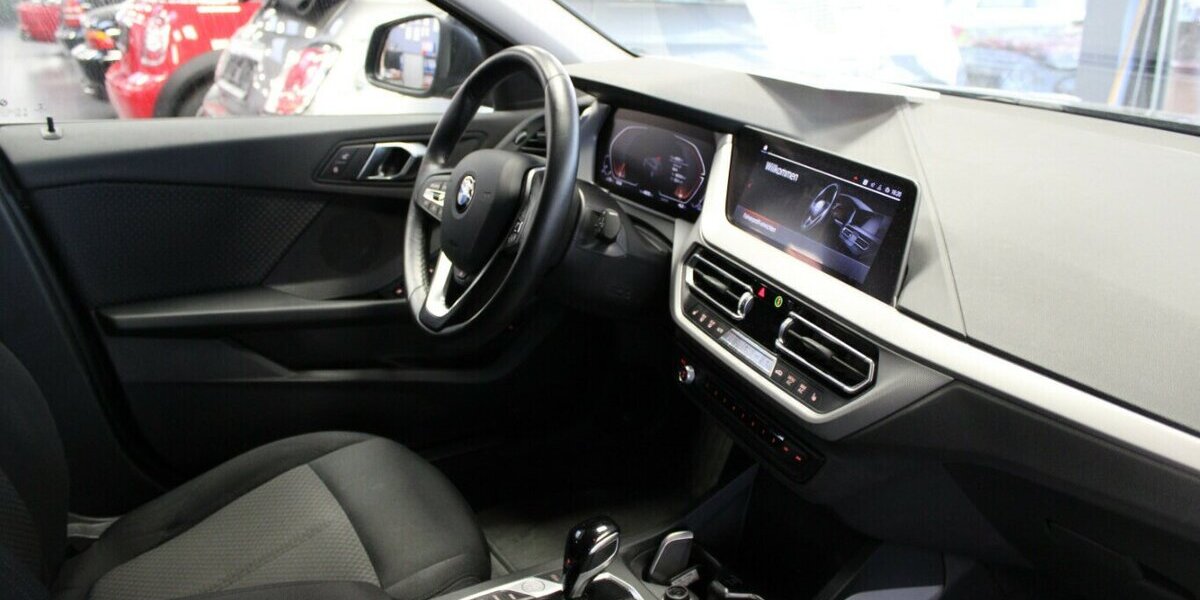 BMW 118 118i Aut. Advantage 48.290 km 20.980 &euro; Euskirchen 53881