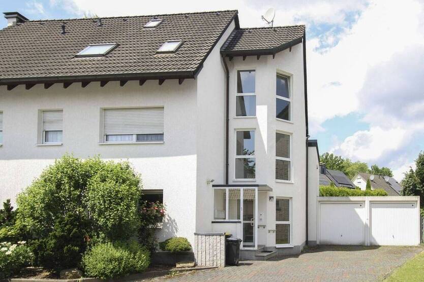 Gepflegte Erdgeschoßwohnung mit großem Garten in bester Lage