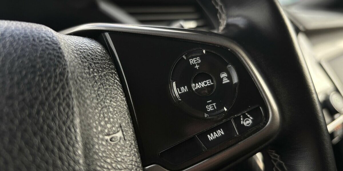 Honda Civic 5-trg.1.0 Elegance KAMERA/NAVI/DAB/AHK/SHZ 128.718 km 13.900 &euro; Villingen-Schwenningen 78054