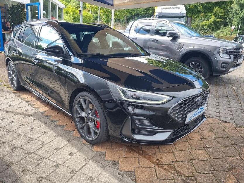 Ford Focus 51.800 km 27.790 € Neunkirchen 66539