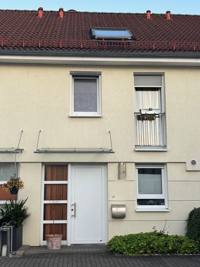 Provisionsfrei* Maintal-Bischofsheim: Neuwertiges, modernes Reihenmittelhaus in ruhiger Lage