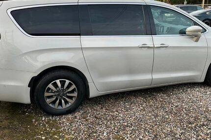 Chrysler Pacifica 114.000 km 35.999 € Hamburg 22309