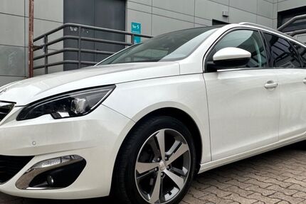 Peugeot 308 105.534 km 8.480 € Berlin 13353