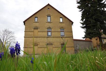 Haus, Wohnhaus, Doppelhaushälfte, 2 Garagen & großem Grundstück