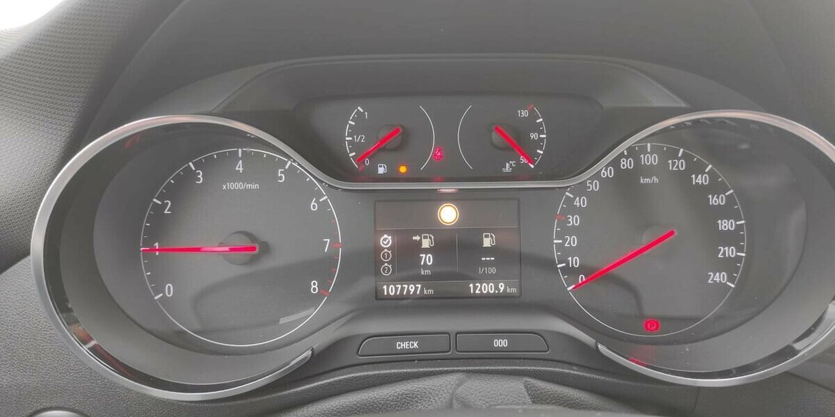 Opel Crossland 1,2 Turbo Ultimate Navi/LED/SH/FH/PDC 102.985 km 9.500 &euro; Höchstenbach 57629