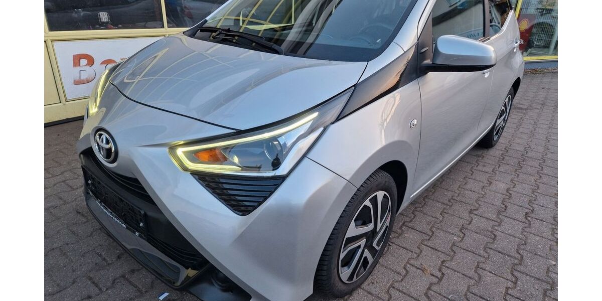 Toyota Aygo (X) 87.400 km 10.400 &euro; Rathenow 14712