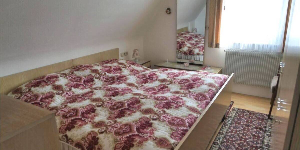 Doppelhaushälfte Trossingen - 9 Zimmer, 140 m&sup2;, 319.000&euro; | Angebot:26358877