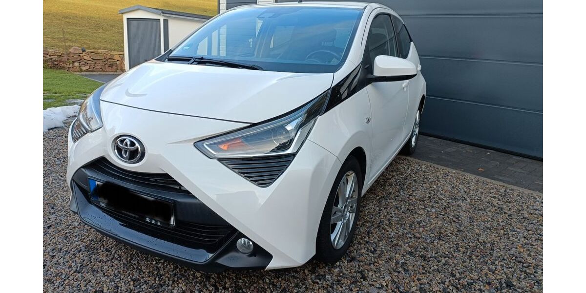 Toyota Aygo (X) 52.000 km 11.400 &euro; Bernsdorf 09337
