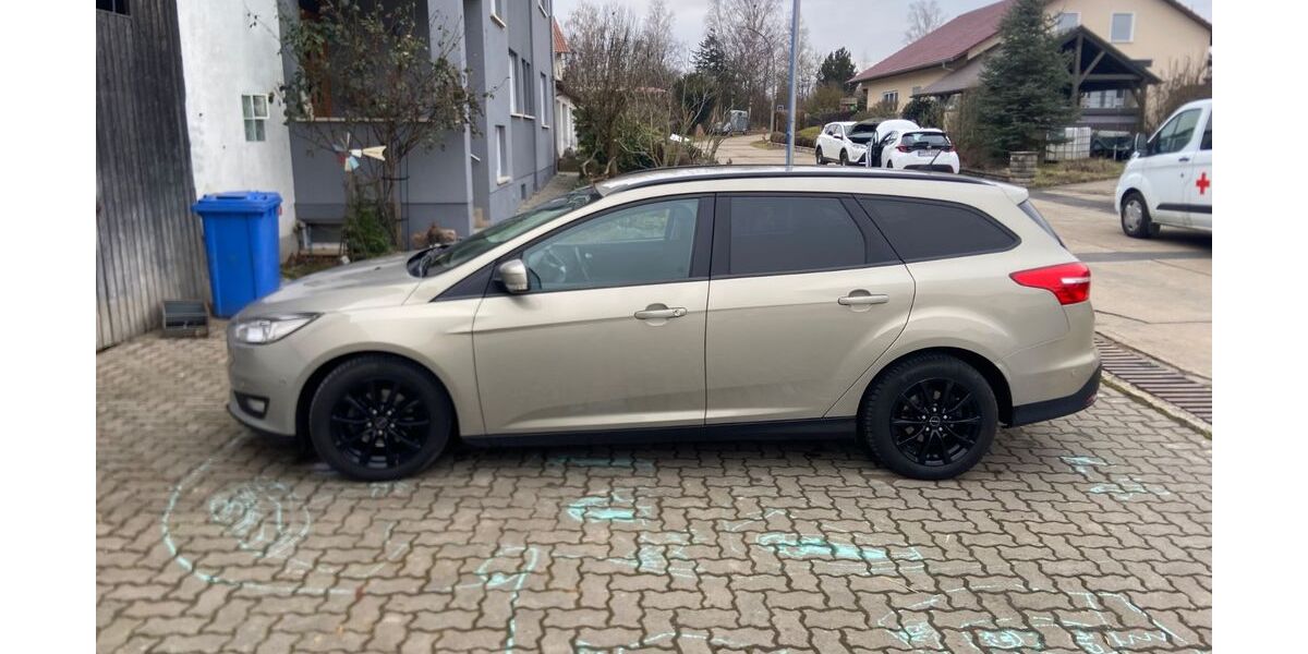 Ford Focus 112.000 km 6.350 &euro; Trennfeld 97855