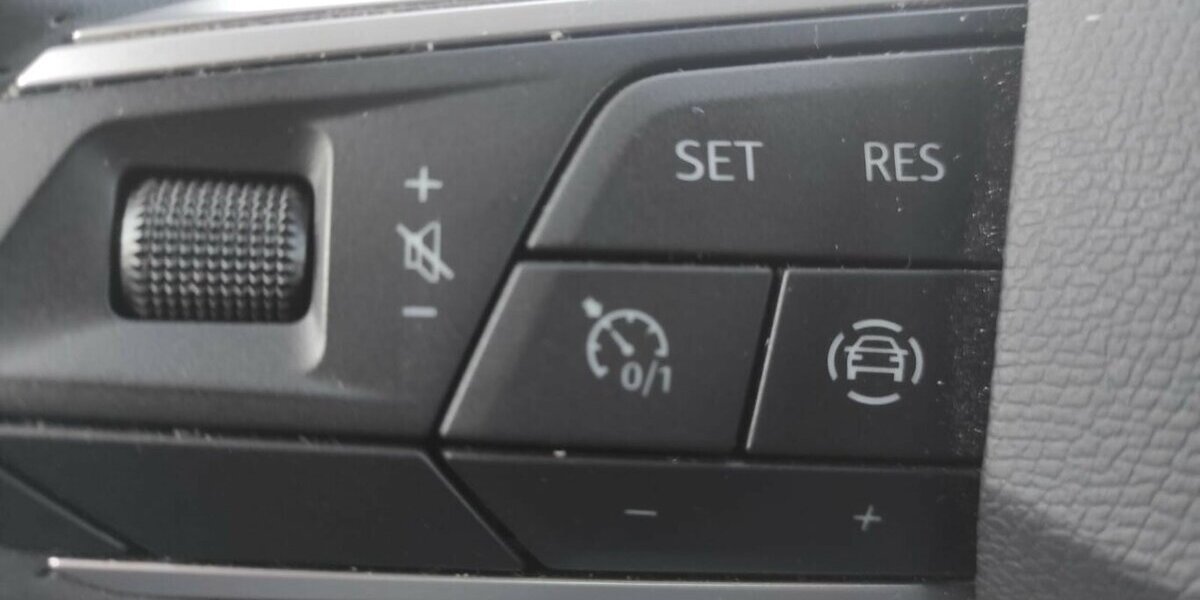 Seat Leon FR e-Hybrid 1,4 TSI DSG/LED/NAVI/SHZ 72.695 km 19.700 &euro; Höchstenbach 57629